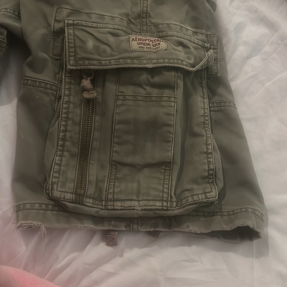 Boys Aeropostale cargo shorts. - Picture 2 of 5